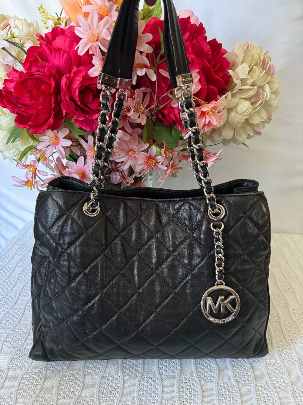 Michael Kors EUC lambskin quilted leather shoulder bag